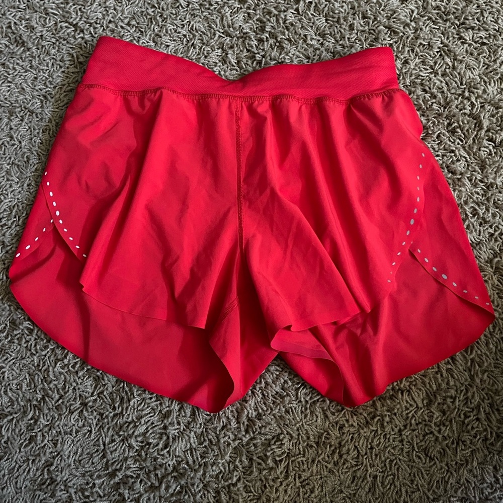 Lululemon Find Your Pace Shorts (High rise, 3 inch, Size 4, Love Red)
